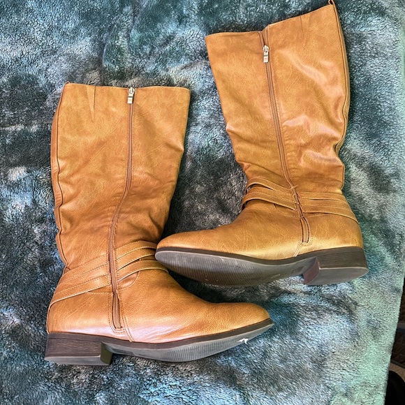 Tan tall boot wide calf size 11 - Picture 6 of 6